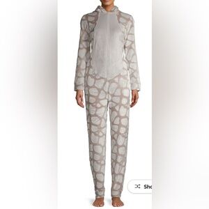 Secret Treasures Women’s Giraffe Union Suit/pajamas one piece playful NWT XS